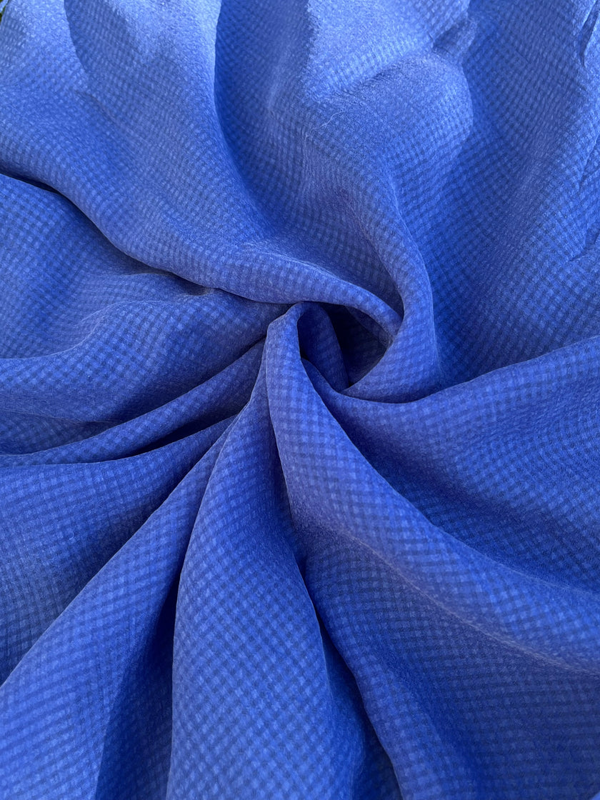 Şeffaf Deniz Mavisi Gingham Desenli Taşlı İpek Saten Saf İpek, Metre Metre İpek, İpek Şifon, Dut İpeği, İpek Metre, Ağır İpek, Lüks İpek Kumaş. 12mm/ 143 cm genişlik.