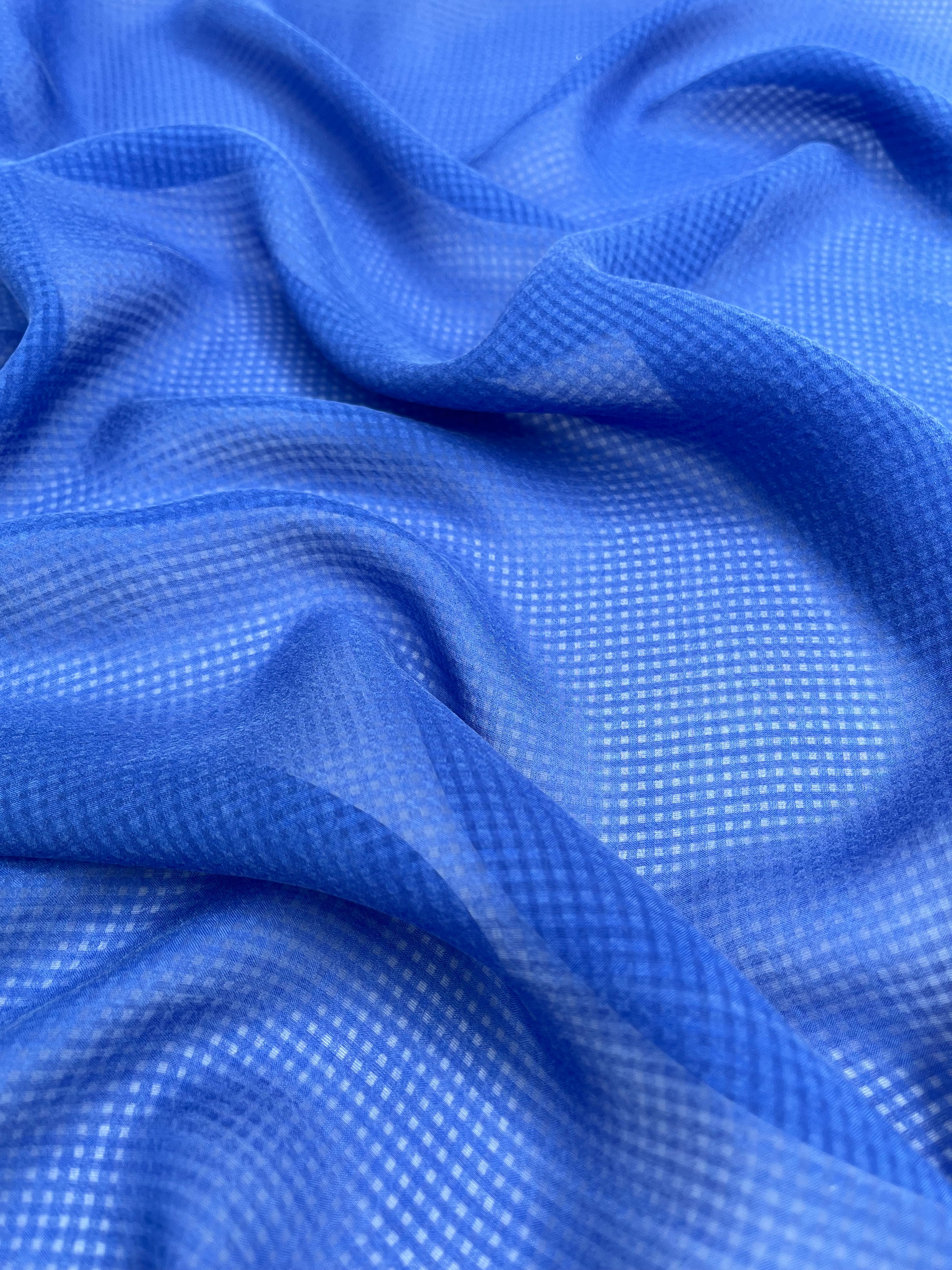 Şeffaf Deniz Mavisi Gingham Desenli Taşlı İpek Saten Saf İpek, Metre Metre İpek, İpek Şifon, Dut İpeği, İpek Metre, Ağır İpek, Lüks İpek Kumaş. 12mm/ 143 cm genişlik.