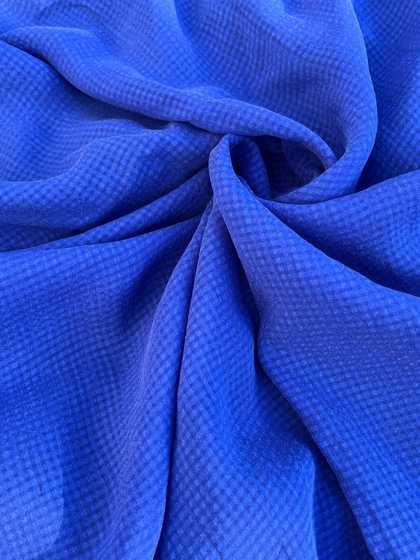Şeffaf Deniz Mavisi Gingham Desenli Taşlı İpek Saten Saf İpek, Metre Metre İpek, İpek Şifon, Dut İpeği, İpek Metre, Ağır İpek, Lüks İpek Kumaş. 12mm/ 143 cm genişlik.