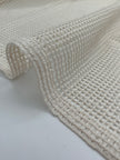 Tissu biologique doux en coton maillé, blanc écru - options de couleur noire disponibles, tissu en maille fluide transparent et doux.