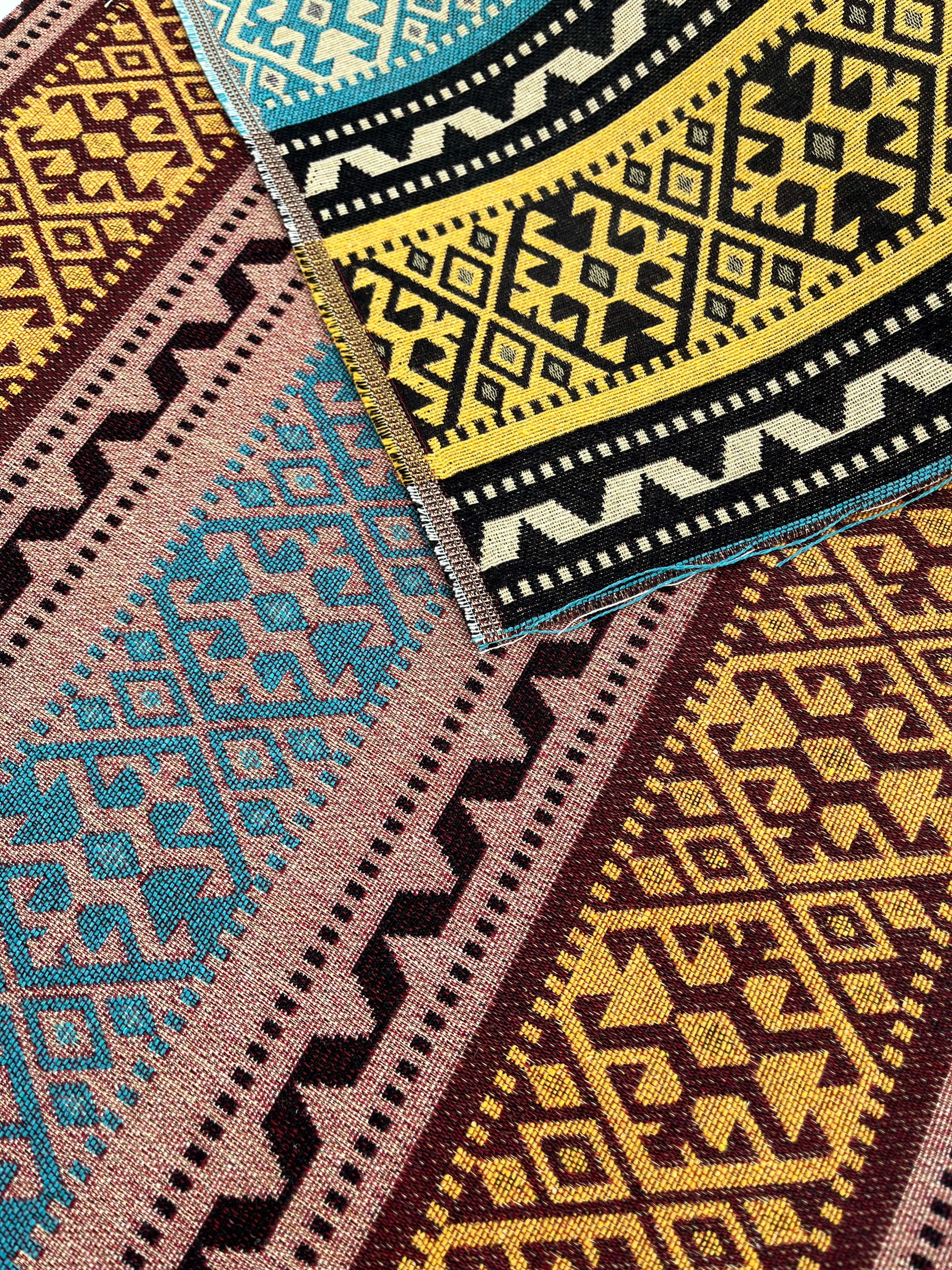 Ağır Gramajlı Kalın Jakarlı Pamuklu Kumaş Metre Başına 400/m2 - Döşemelik Geleneksel Anadolu Etnik Desenli - Döşemelik Kumaşlar. %70 Pamuk %30 Polyester - 140 cm Genişlik. Halı Dokuma. Çok Renkli Seçenekler, Sarı Mavi, Kırmızı Siyah Renk.