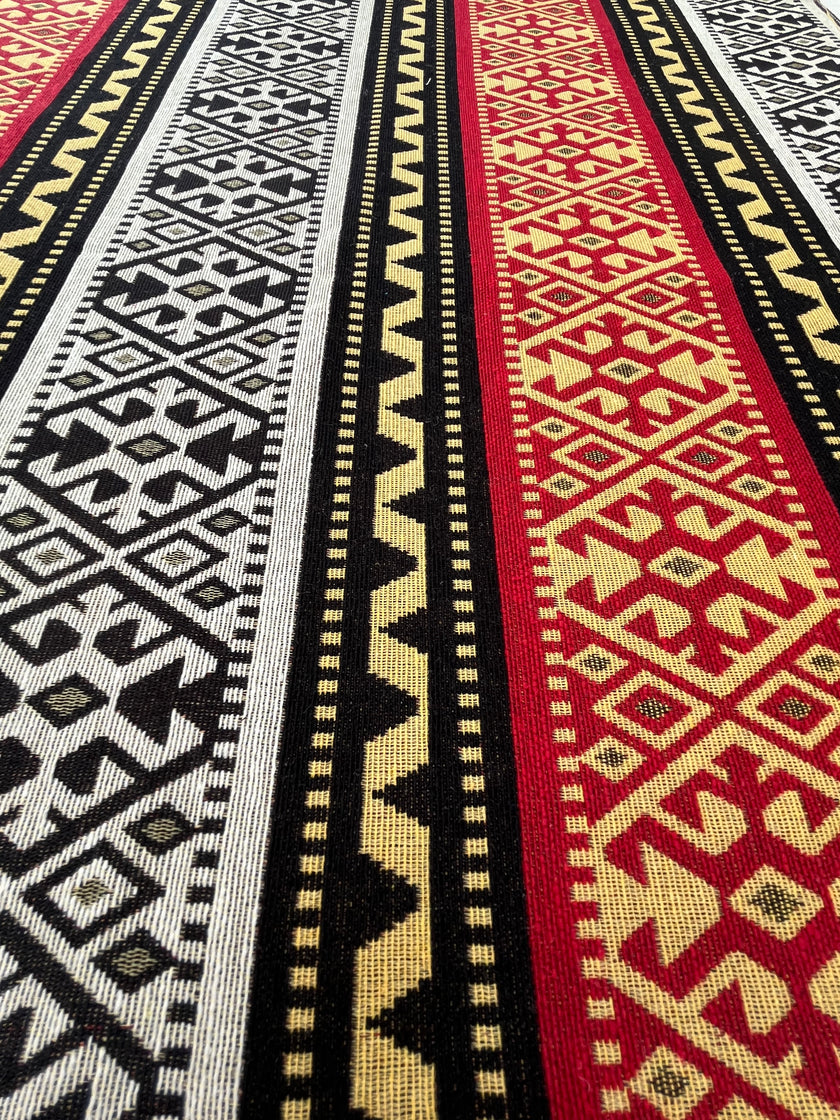 Ağır Gramajlı Kalın Jakarlı Pamuklu Kumaş Metre Başına 400/m2 - Döşemelik Geleneksel Anadolu Etnik Desenli - Döşemelik Kumaşlar. %70 Pamuk %30 Polyester - 140 cm Genişlik. Halı Dokuma. Çok Renkli Seçenekler, Sarı Mavi, Kırmızı Siyah Renk.
