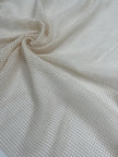 Tissu biologique doux en coton maillé, blanc écru - options de couleur noire disponibles, tissu en maille fluide transparent et doux.