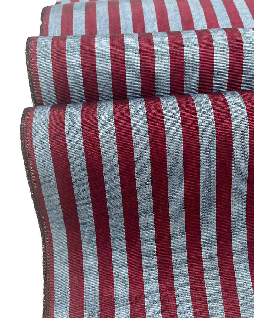 Rembourrage luxueux en soie rayé bleu bordeaux pour tête de lit ottoman, tissus d'intérieur pour textiles de maison : housses d'oreiller, motifs inspirés du kimono, motifs en filigrane.