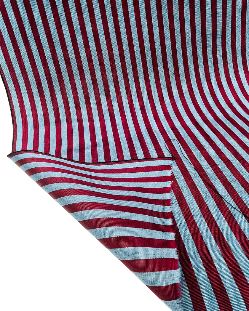 Rembourrage luxueux en soie rayé bleu bordeaux pour tête de lit ottoman, tissus d'intérieur pour textiles de maison : housses d'oreiller, motifs inspirés du kimono, motifs en filigrane.