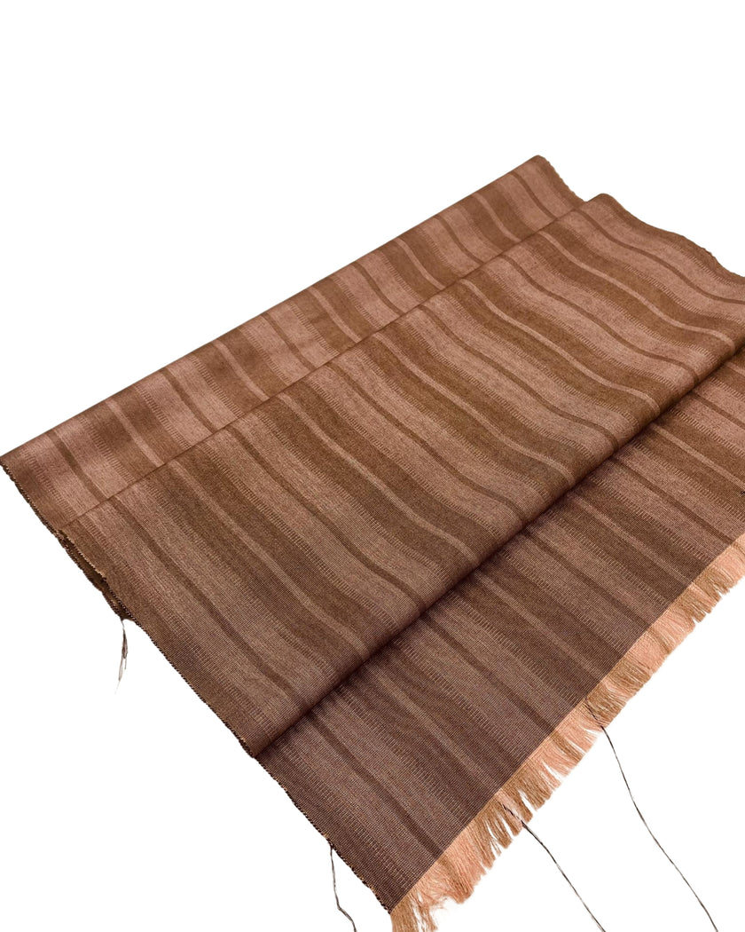 Rembourrage luxueux en soie à rayures marron et beige pour tête de lit ottoman, tissus d'intérieur pour textiles de maison : housses d'oreiller, motifs inspirés du kimono, motifs en filigrane.