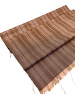 Rembourrage luxueux en soie à rayures marron et beige pour tête de lit ottoman, tissus d'intérieur pour textiles de maison : housses d'oreiller, motifs inspirés du kimono, motifs en filigrane.