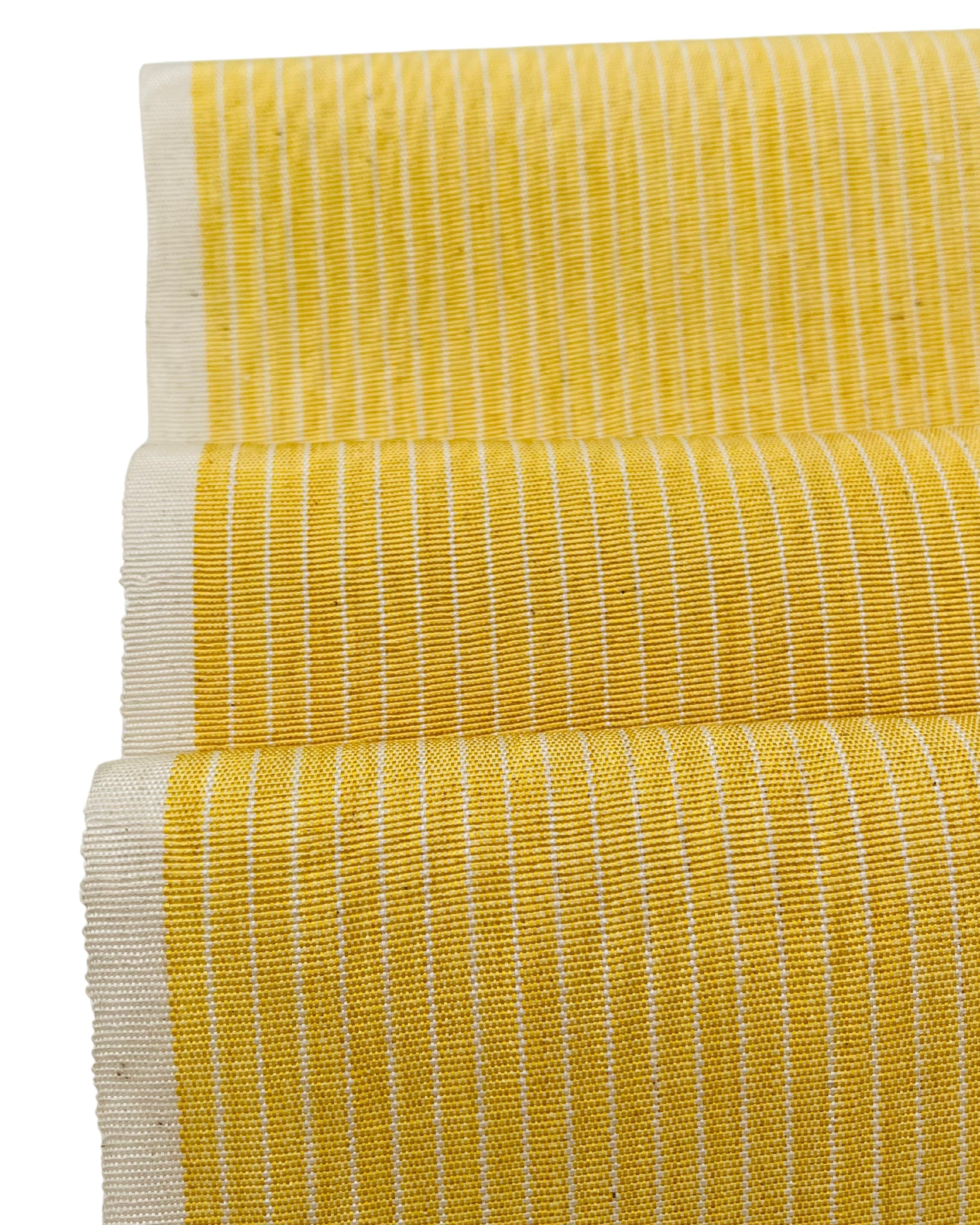 Rembourrage luxueux en soie à rayures jaunes pour tête de lit ottoman, tissus d'intérieur pour textiles de maison : housses d'oreiller, motifs inspirés du kimono, motifs en filigrane.