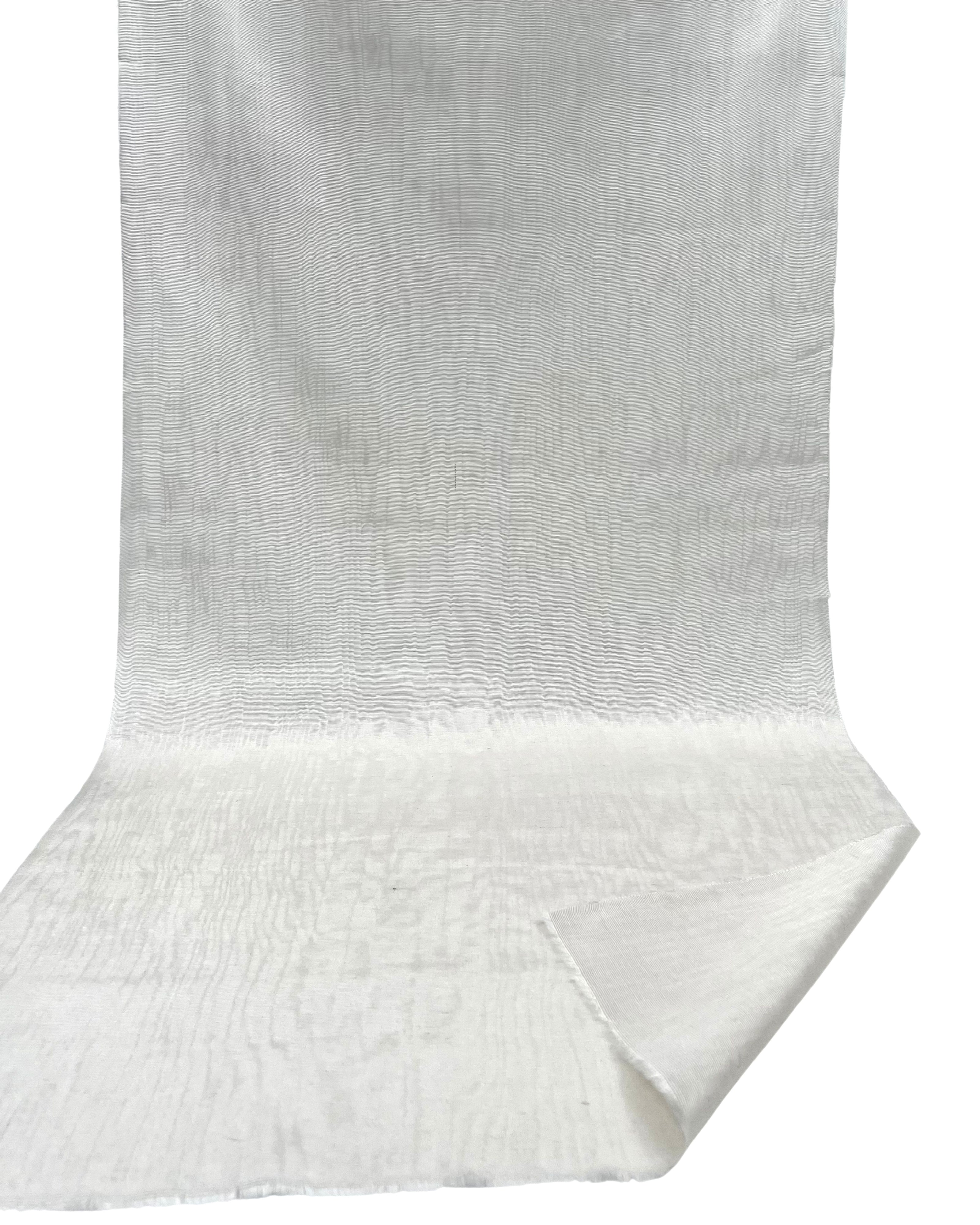 Rembourrage luxueux en soie blanche pour tête de lit ottomane, tissus d'intérieur pour textiles de maison : housses d'oreiller, motifs inspirés du kimono, motifs en filigrane.