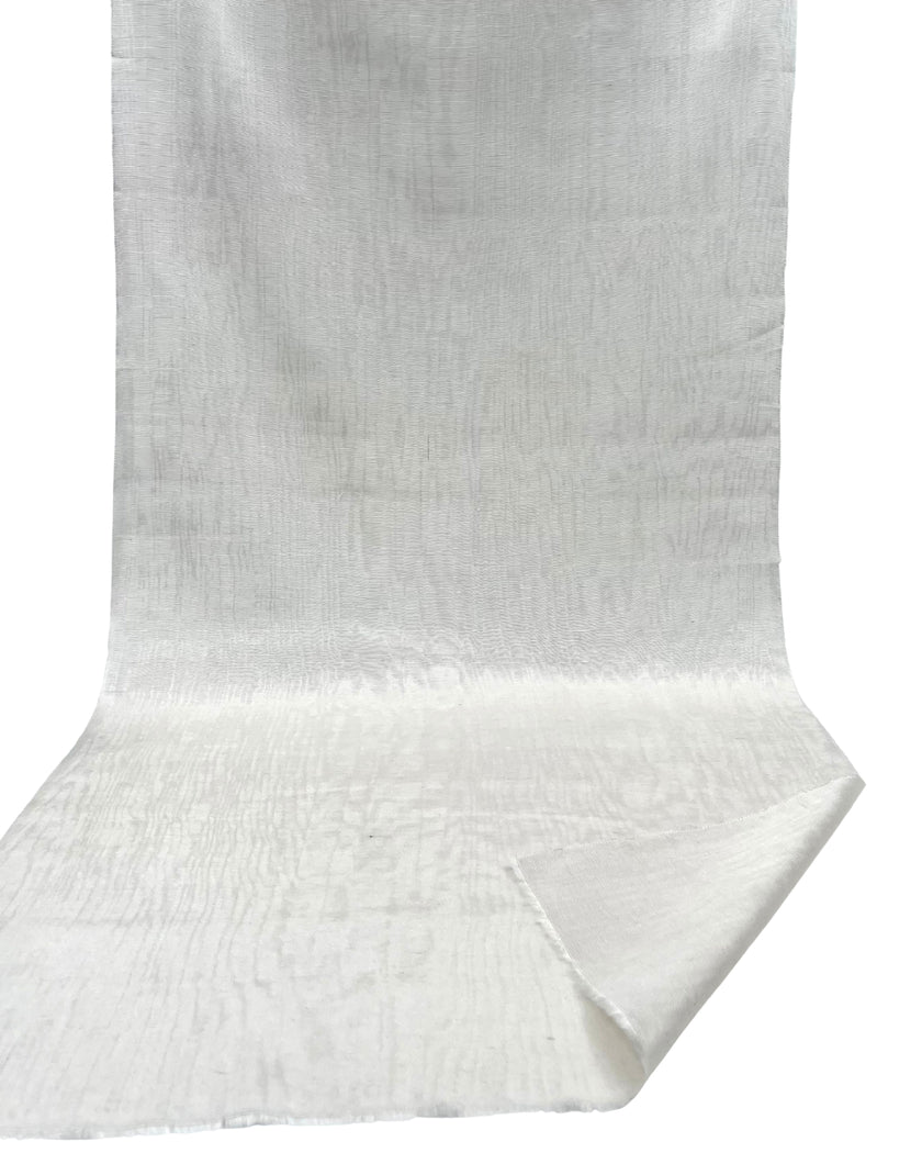 Rembourrage luxueux en soie blanche pour tête de lit ottomane, tissus d'intérieur pour textiles de maison : housses d'oreiller, motifs inspirés du kimono, motifs en filigrane.