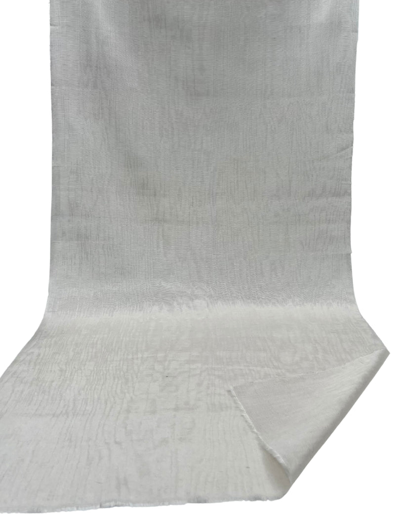 Rembourrage luxueux en soie blanche pour tête de lit ottomane, tissus d'intérieur pour textiles de maison : housses d'oreiller, motifs inspirés du kimono, motifs en filigrane.