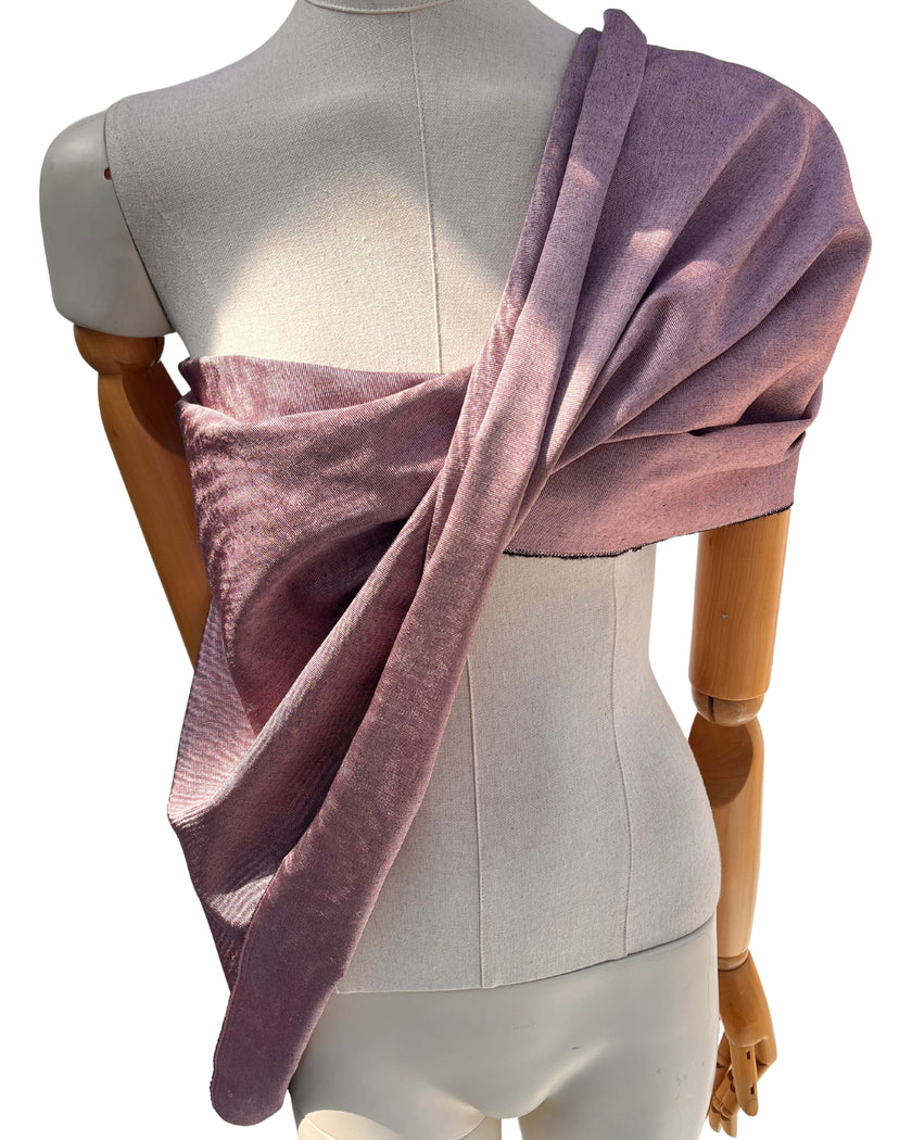 Rembourrage luxueux en soie rose pastel pour tête de lit ottoman, tissus d'intérieur pour textiles de maison : housses d'oreiller, motifs inspirés du kimono, motifs en filigrane.