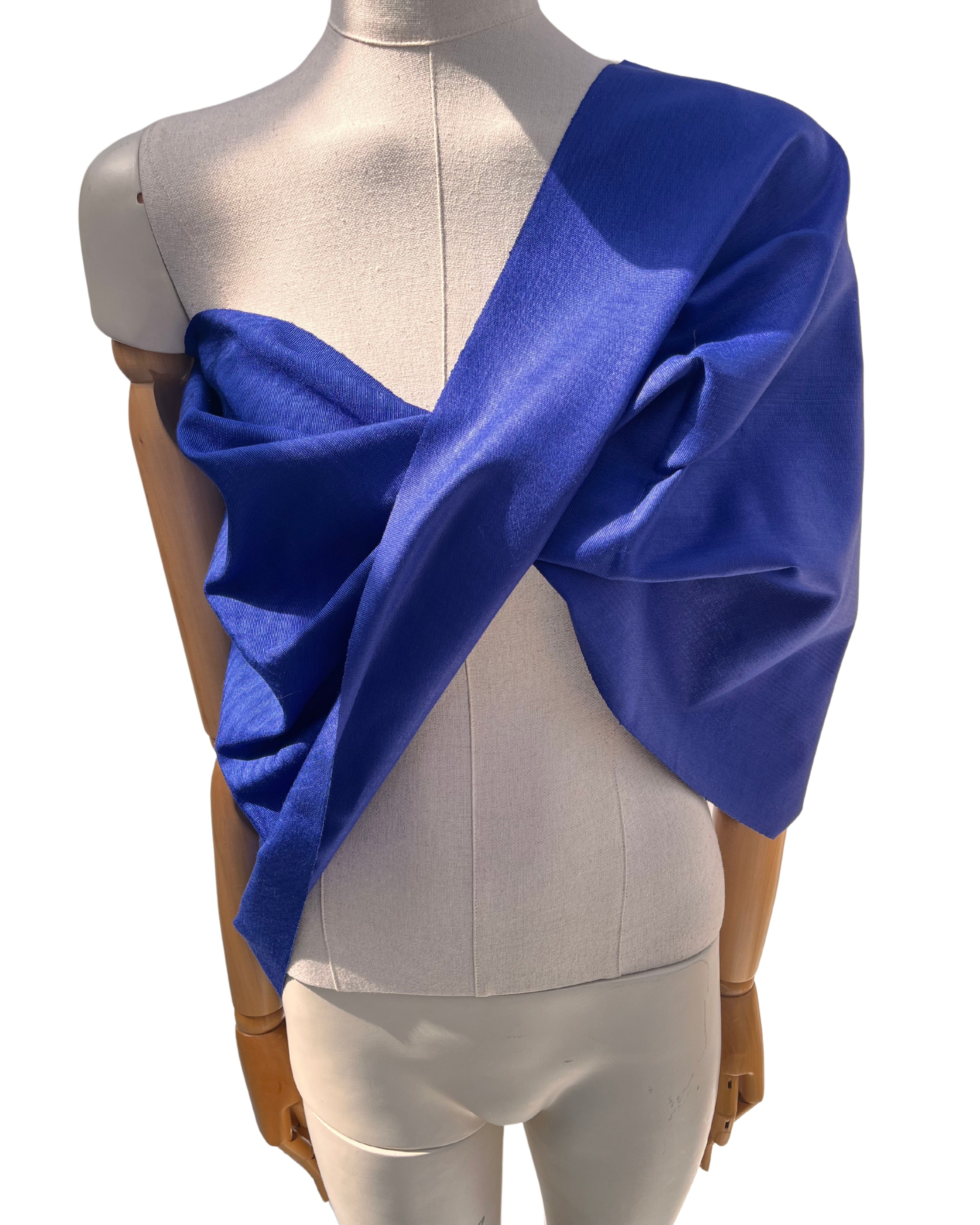 Osmanlı Başlıklı Mavi Lüks İpek Döşeme, Ev Tekstili İç Mekan Kumaşları: Yastık Kılıfları, Kimono Esintili Tasarımlar, Filigran Desenleri.