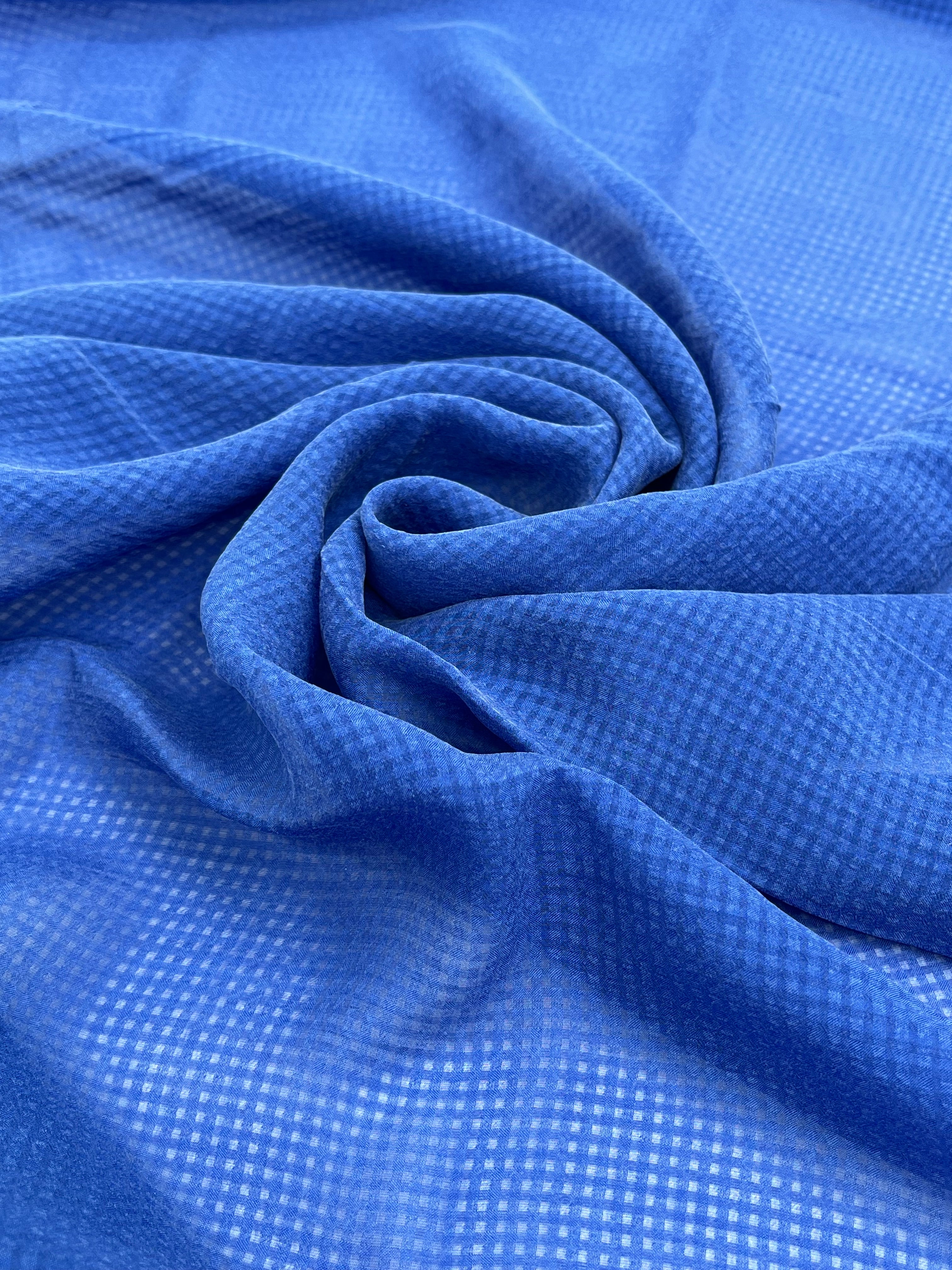Şeffaf Deniz Mavisi Gingham Desenli Taşlı İpek Saten Saf İpek, Metre Metre İpek, İpek Şifon, Dut İpeği, İpek Metre, Ağır İpek, Lüks İpek Kumaş. 12mm/ 143 cm genişlik.