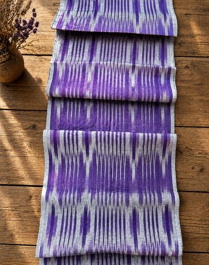Rembourrage luxueux en soie à rayures Ikat bleues pour tête de lit ottoman, tissus d'intérieur pour textiles de maison : housses d'oreiller, motifs inspirés du kimono, motifs en filigrane.