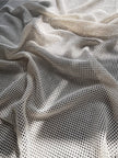 Tissu biologique doux en coton maillé, blanc écru - options de couleur noire disponibles, tissu en maille fluide transparent et doux.