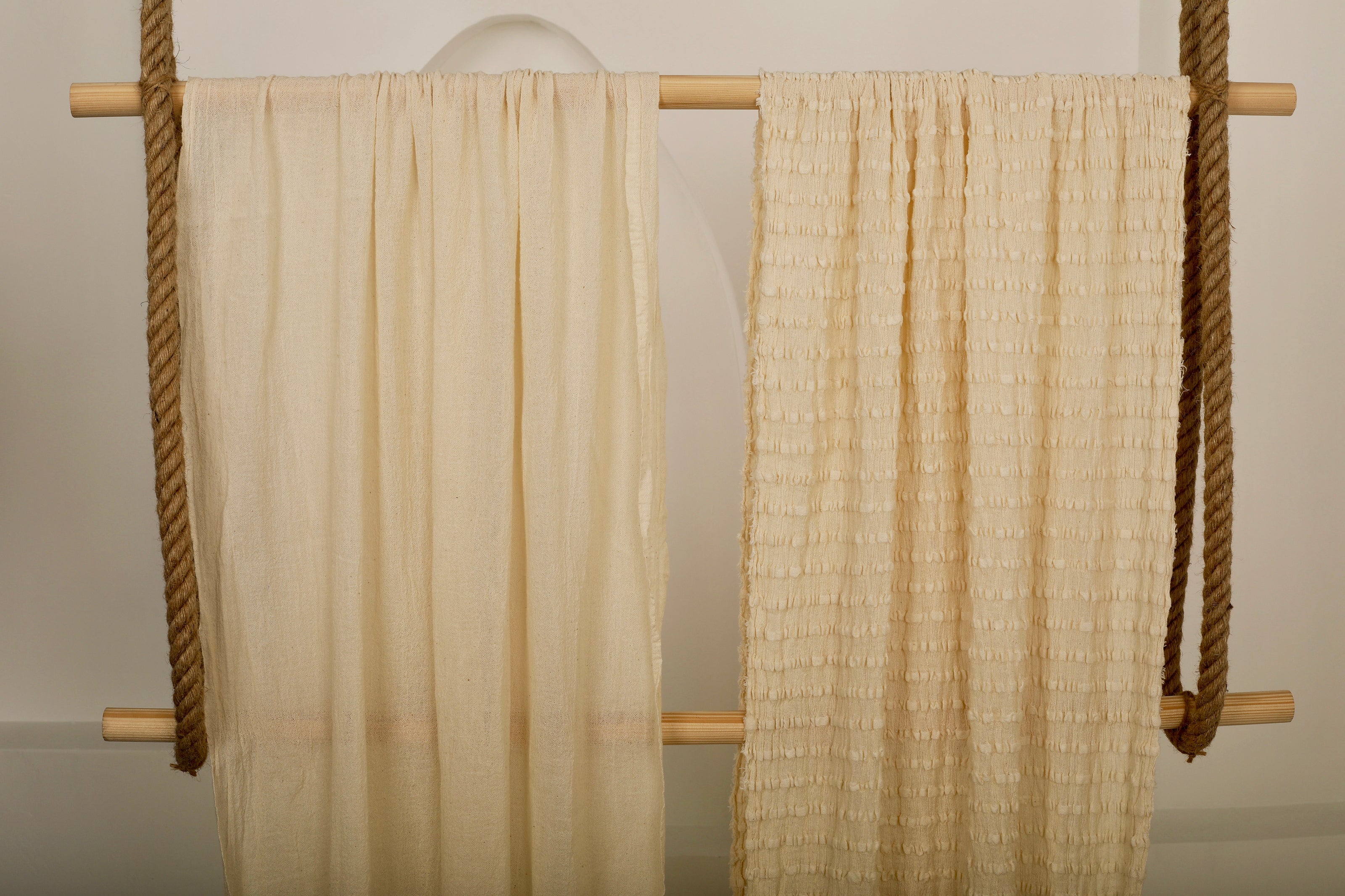 Tissu froissé en coton turc texturé spécial : qualité unique pour les robes d'été kimono et les tenues de nouveau-né | Options de gaze, transparentes et extensibles.