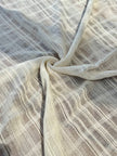 Tissu de gaze froissé de couleur ivoire neutre non blanchi, tissu Sile. Tissu Sile.