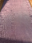 Rembourrage luxueux en soie rose pastel pour tête de lit ottoman, tissus d'intérieur pour textiles de maison : housses d'oreiller, motifs inspirés du kimono, motifs en filigrane.