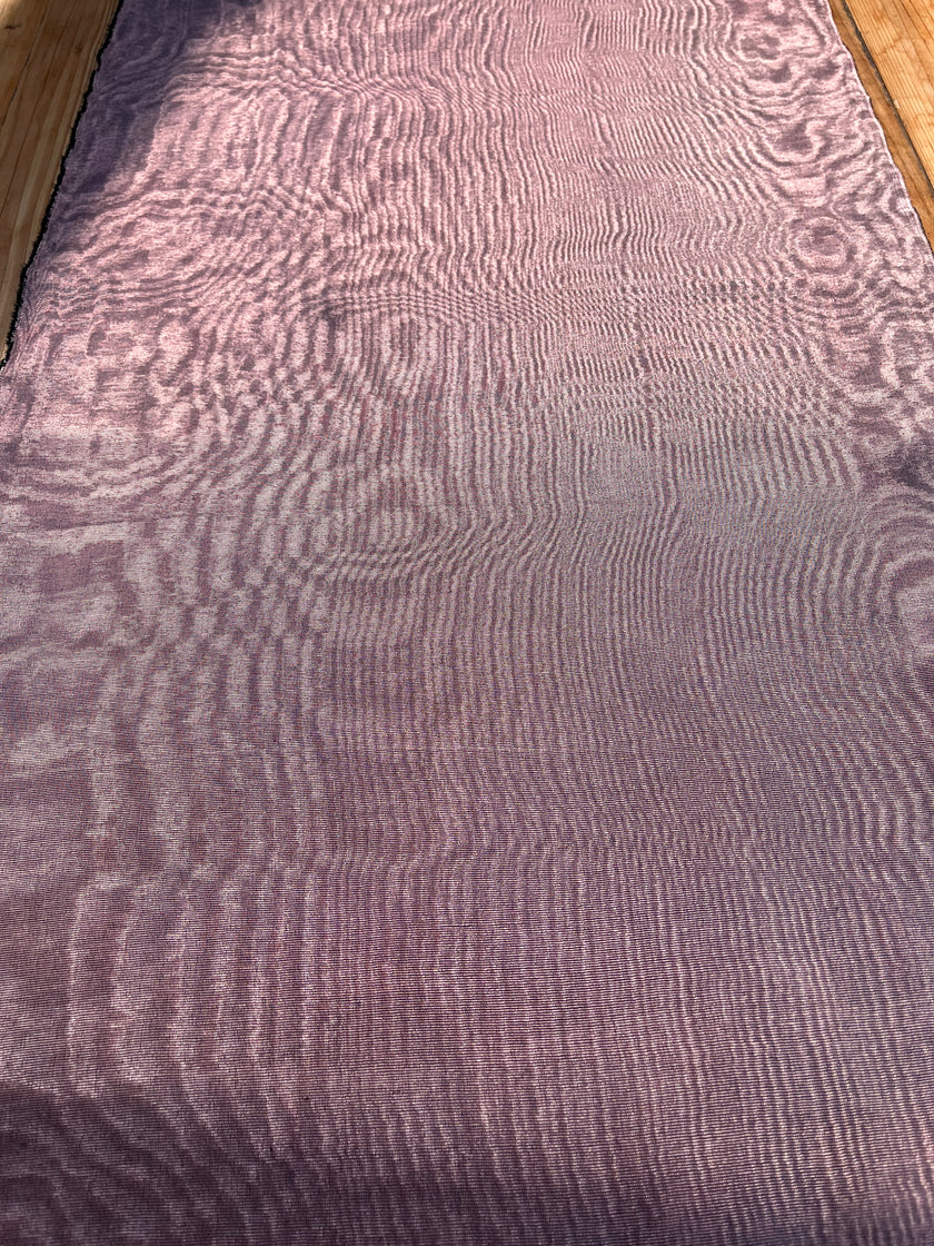 Rembourrage luxueux en soie rose pastel pour tête de lit ottoman, tissus d'intérieur pour textiles de maison : housses d'oreiller, motifs inspirés du kimono, motifs en filigrane.
