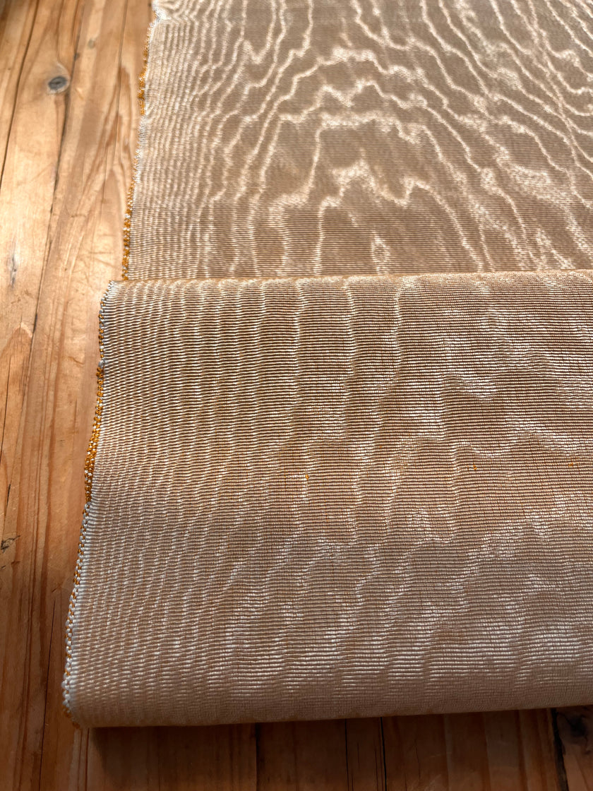 Pastel Bej Lüks İpek Döşeme Osmanlı Başlık, Ev Tekstili İç Mekan Kumaşları: Yastık Kılıfları, Kimono Esintili Tasarımlar, Filigran Desenleri.