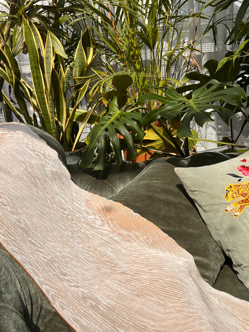 Pastel Bej Lüks İpek Döşeme Osmanlı Başlık, Ev Tekstili İç Mekan Kumaşları: Yastık Kılıfları, Kimono Esintili Tasarımlar, Filigran Desenleri.