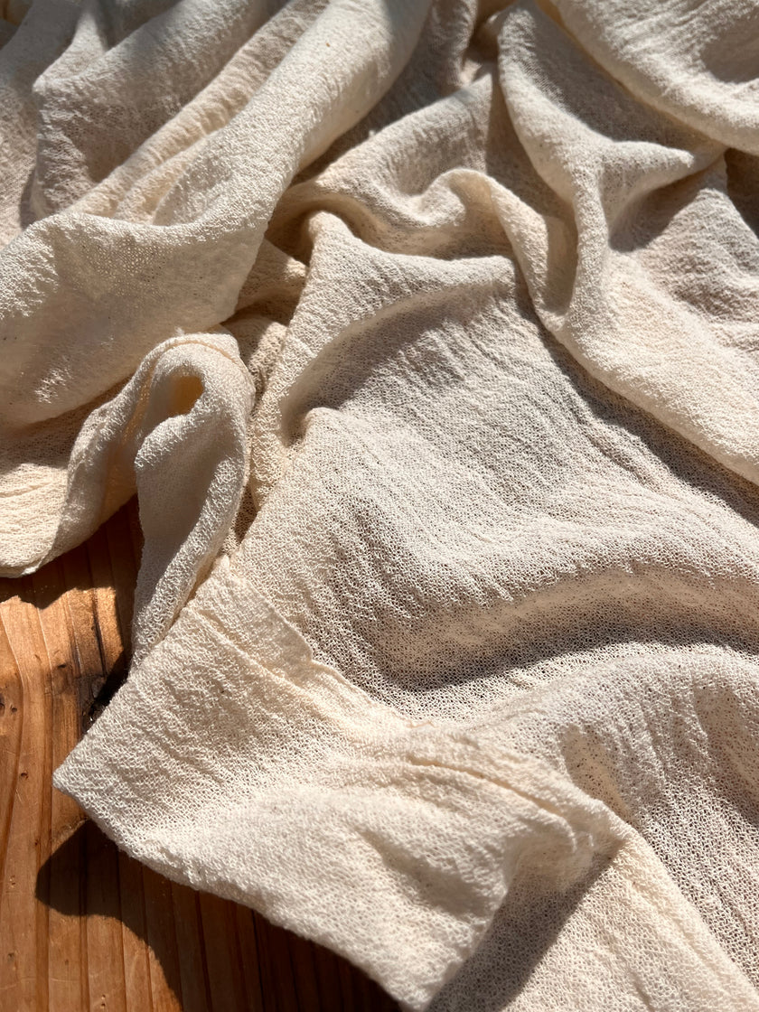 Tissu froissé en coton turc texturé spécial : qualité unique pour les robes d'été kimono et les tenues de nouveau-né | Options de gaze, transparentes et extensibles.
