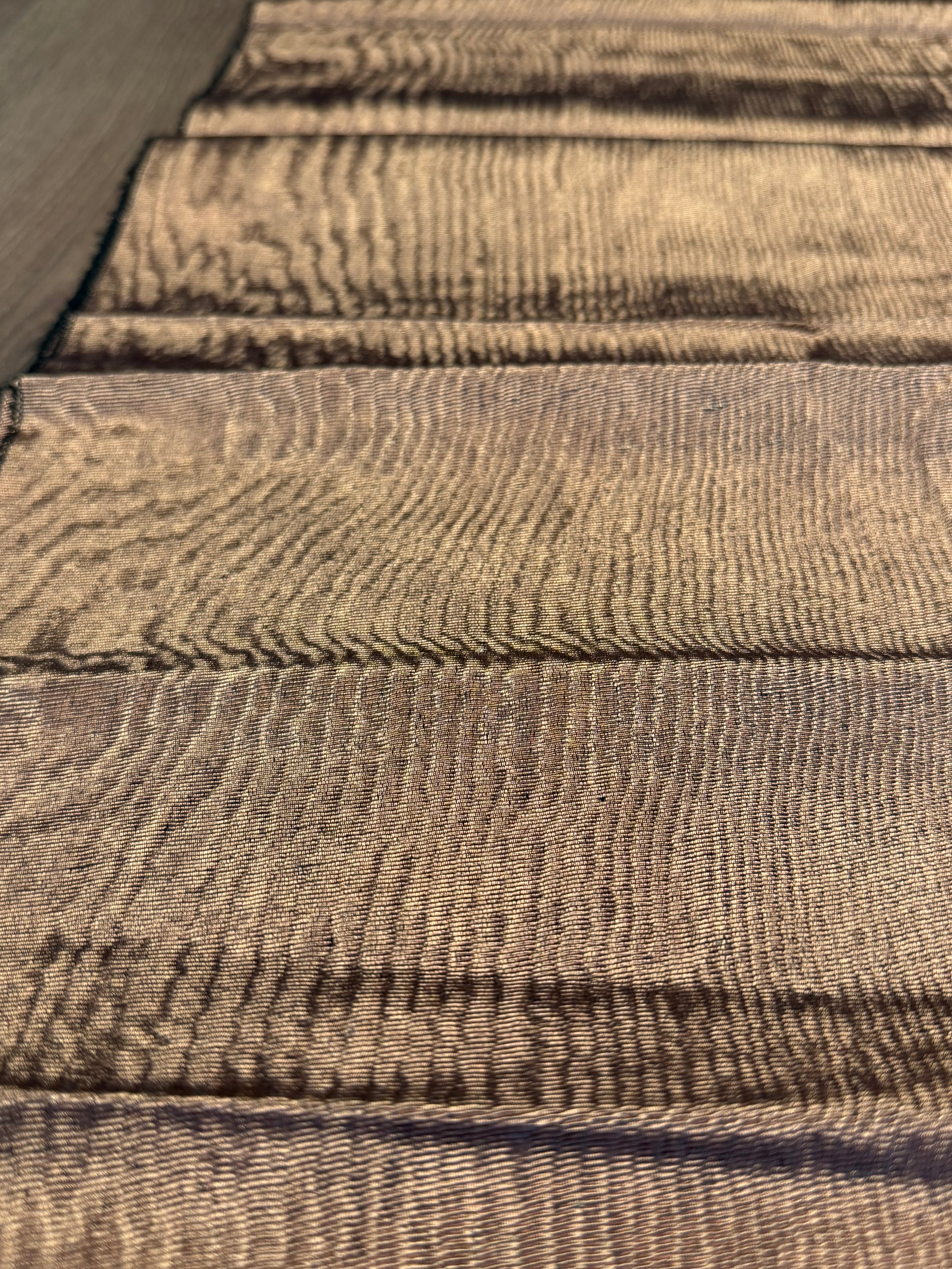Tapisserie d'ameublement luxueuse en soie noire pour tête de lit ottomane, tissus d'intérieur pour textiles de maison : housses d'oreiller, motifs inspirés du kimono, motifs en filigrane.