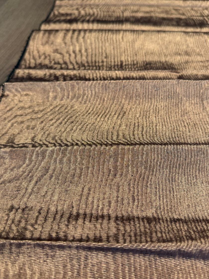 Tapisserie d'ameublement luxueuse en soie noire pour tête de lit ottomane, tissus d'intérieur pour textiles de maison : housses d'oreiller, motifs inspirés du kimono, motifs en filigrane.