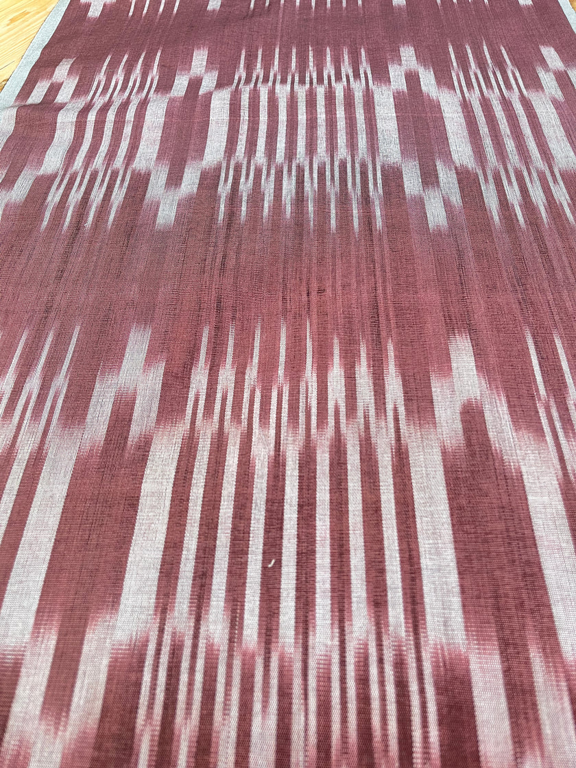 Tapisserie d'ameublement luxueuse en soie à rayures Ikat vertes pour tête de lit ottomane, tissus d'intérieur pour textiles de maison : housses d'oreiller, motifs inspirés du kimono, motifs en filigrane.