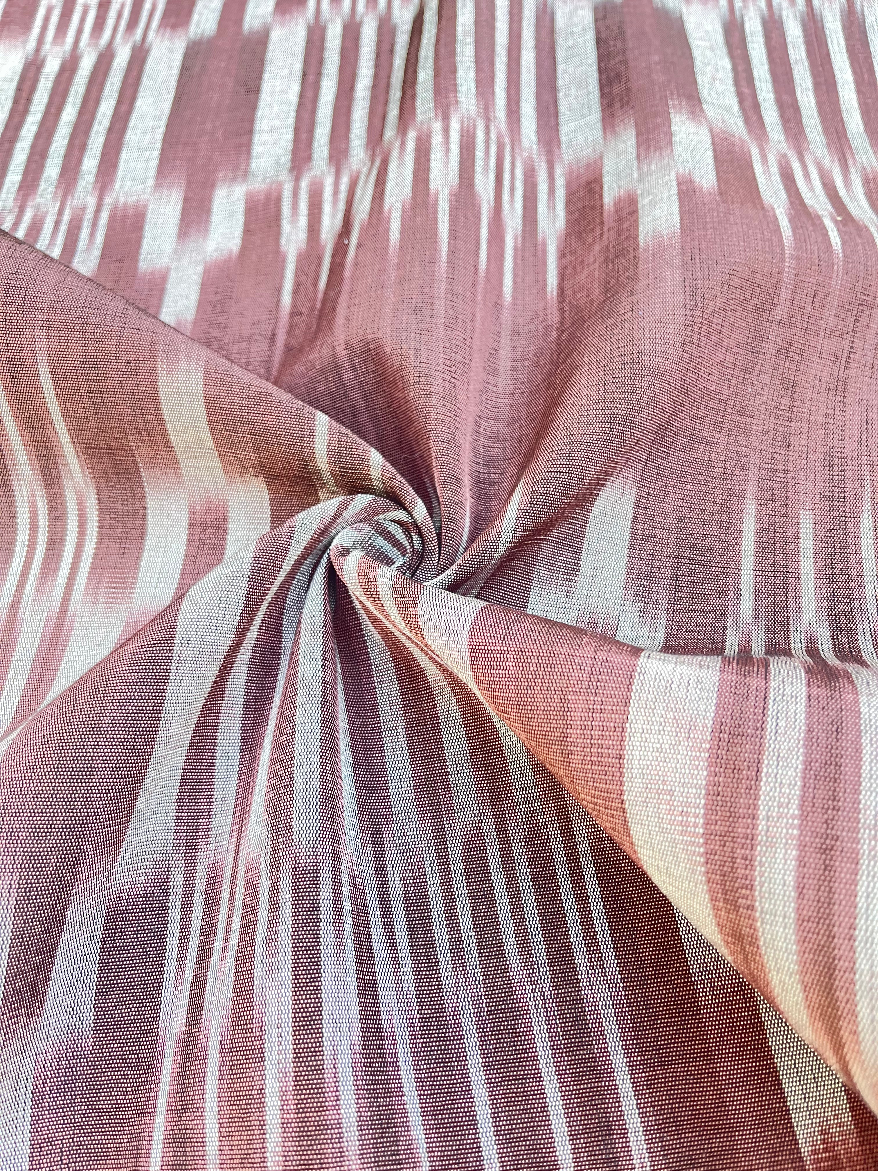 Tapisserie d'ameublement luxueuse en soie à rayures Ikat vertes pour tête de lit ottomane, tissus d'intérieur pour textiles de maison : housses d'oreiller, motifs inspirés du kimono, motifs en filigrane.