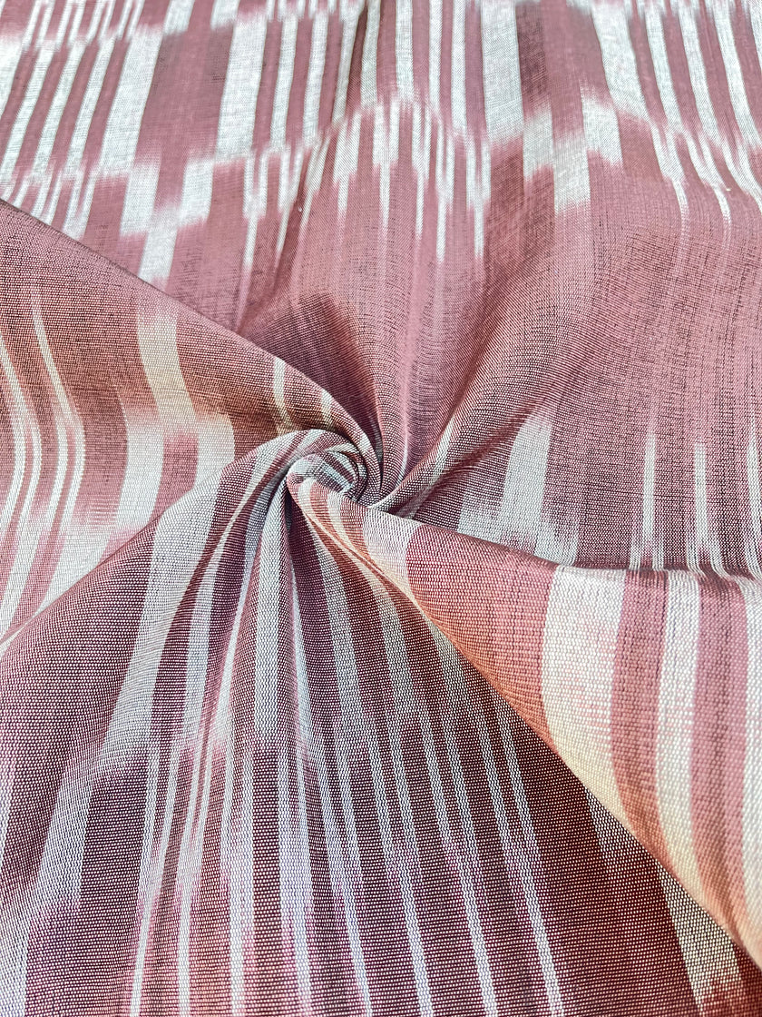 Tapisserie d'ameublement luxueuse en soie à rayures Ikat vertes pour tête de lit ottomane, tissus d'intérieur pour textiles de maison : housses d'oreiller, motifs inspirés du kimono, motifs en filigrane.