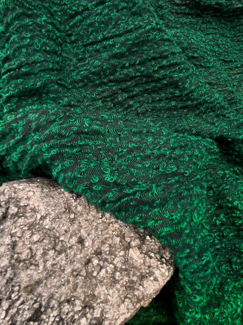 Tissu en lin vert par cour, tissu en coton biologique, tissus naturels semi-transparents texturés.