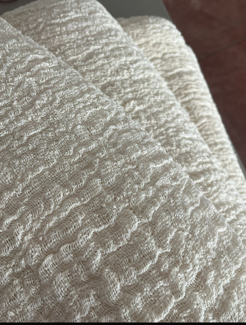 Tissu en lin par cour, tissu en coton biologique, tissus naturels semi-transparents texturés / non blanchis, blanc ivoire.