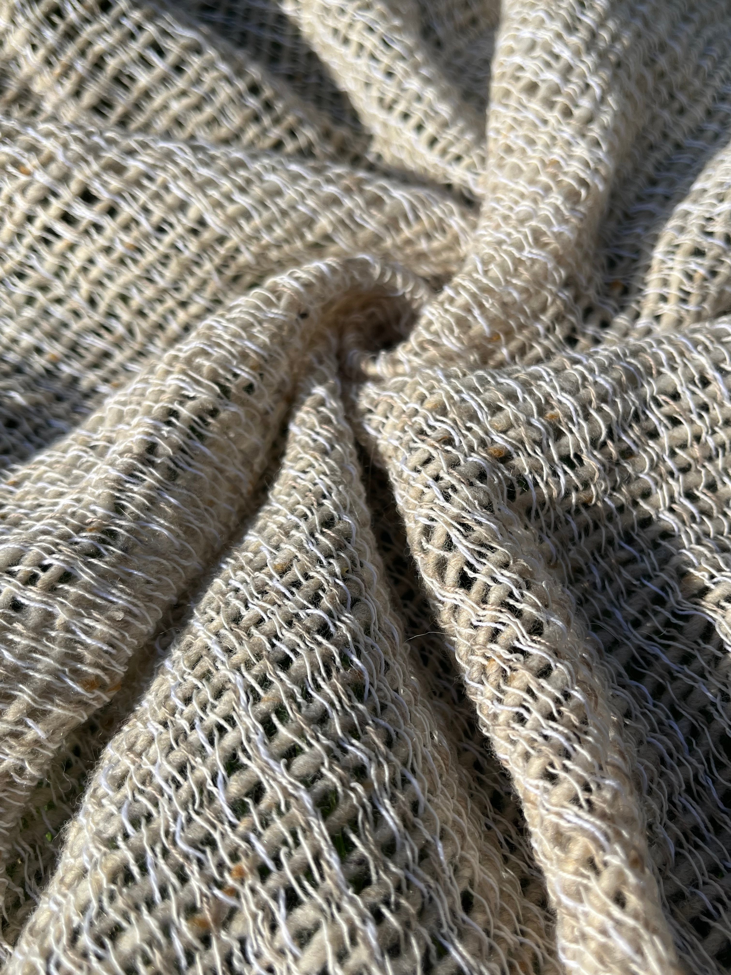 Tissu en lin écru blanc ivoire par cour, tissu en coton biologique, tissus naturels semi-transparents texturés à la main.