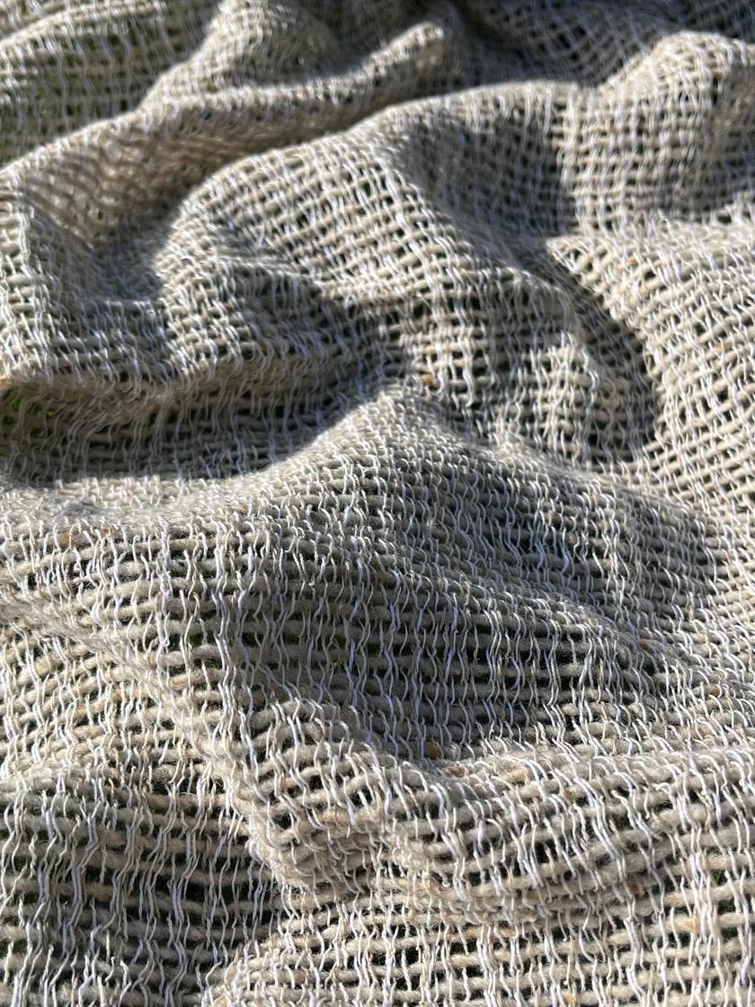 Tissu en lin écru blanc ivoire par cour, tissu en coton biologique, tissus naturels semi-transparents texturés à la main.