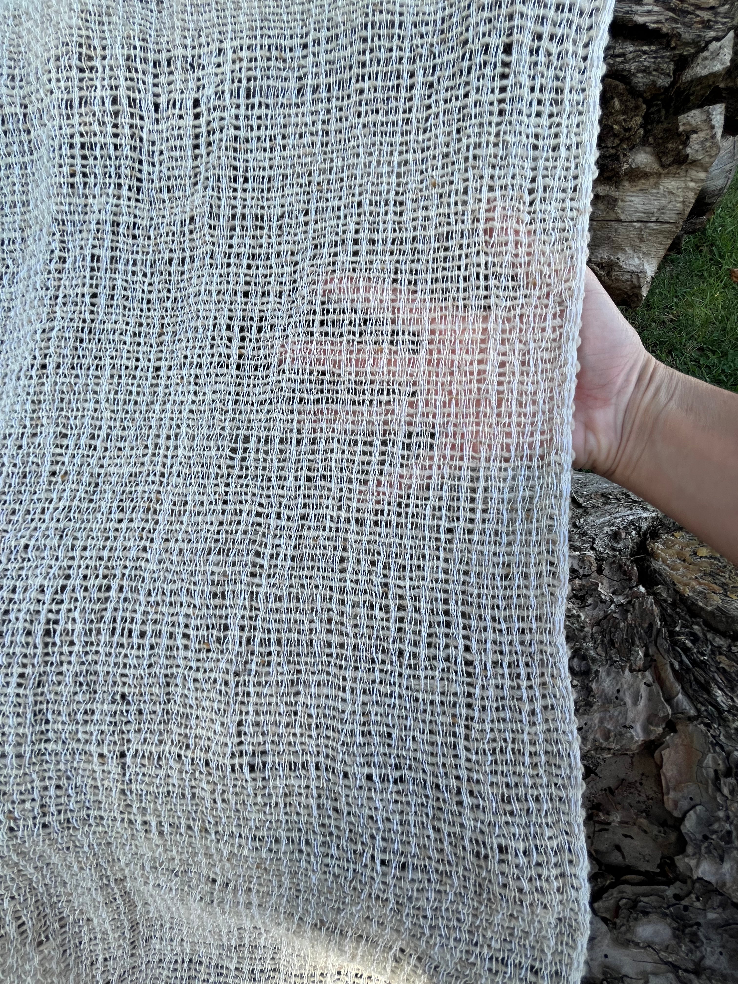 Tissu en lin écru blanc ivoire par cour, tissu en coton biologique, tissus naturels semi-transparents texturés à la main.