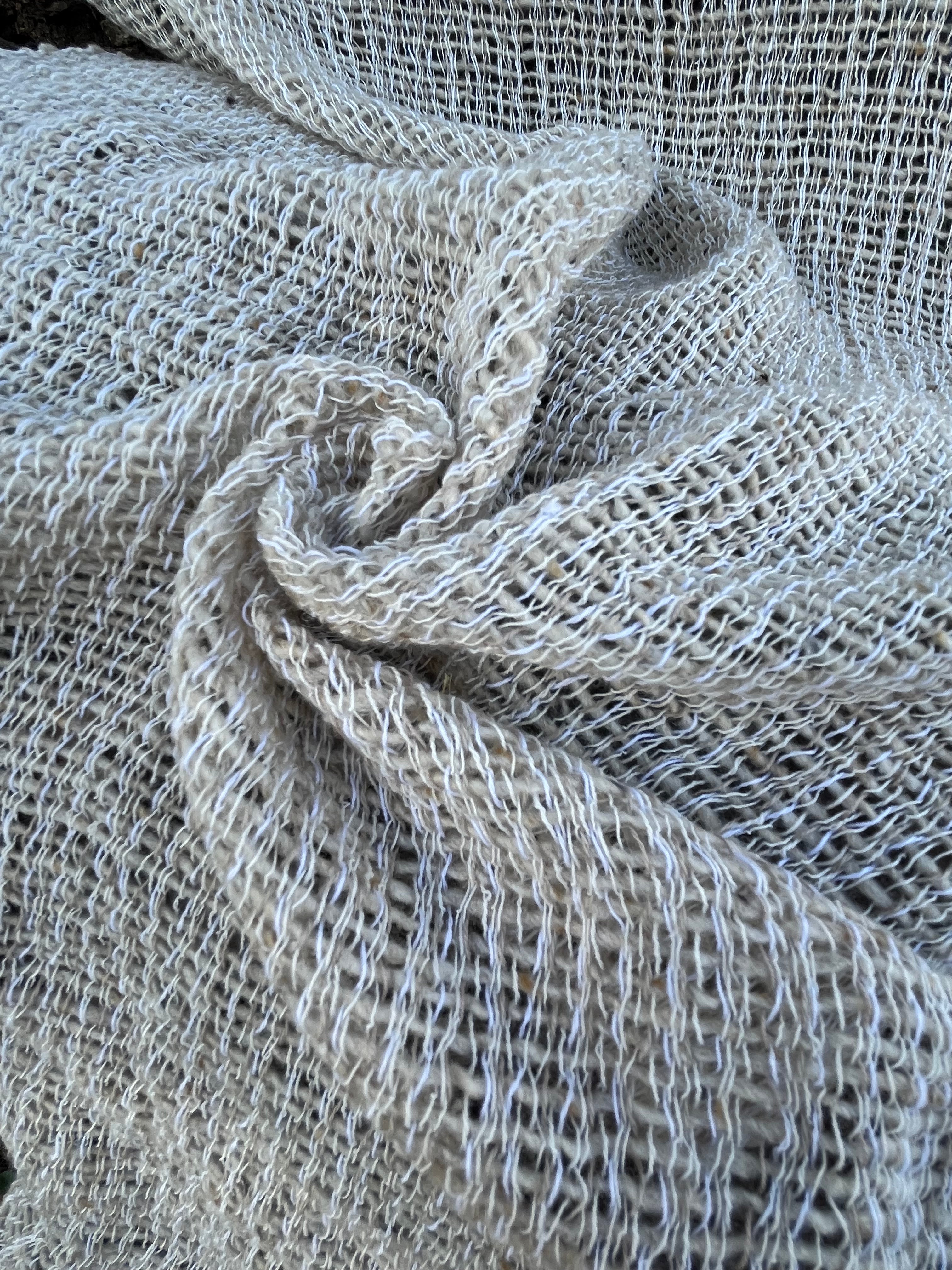 Tissu en lin écru blanc ivoire par cour, tissu en coton biologique, tissus naturels semi-transparents texturés à la main.