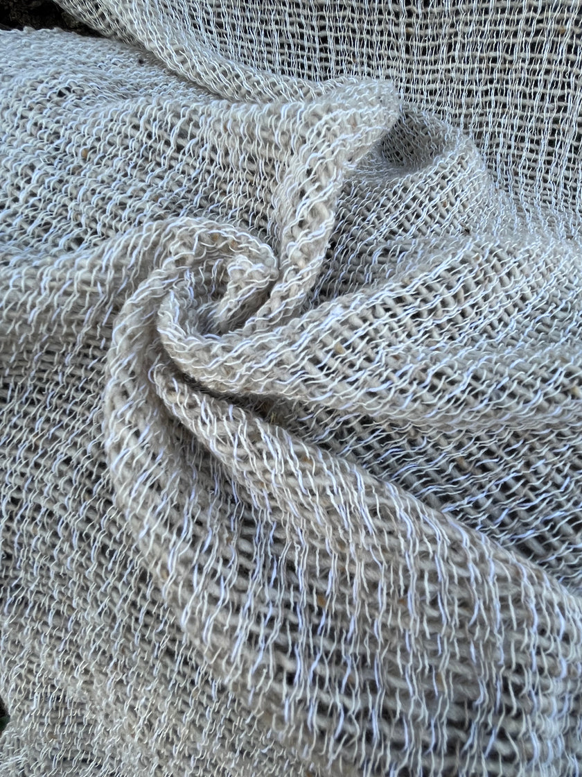 Tissu en lin écru blanc ivoire par cour, tissu en coton biologique, tissus naturels semi-transparents texturés à la main.