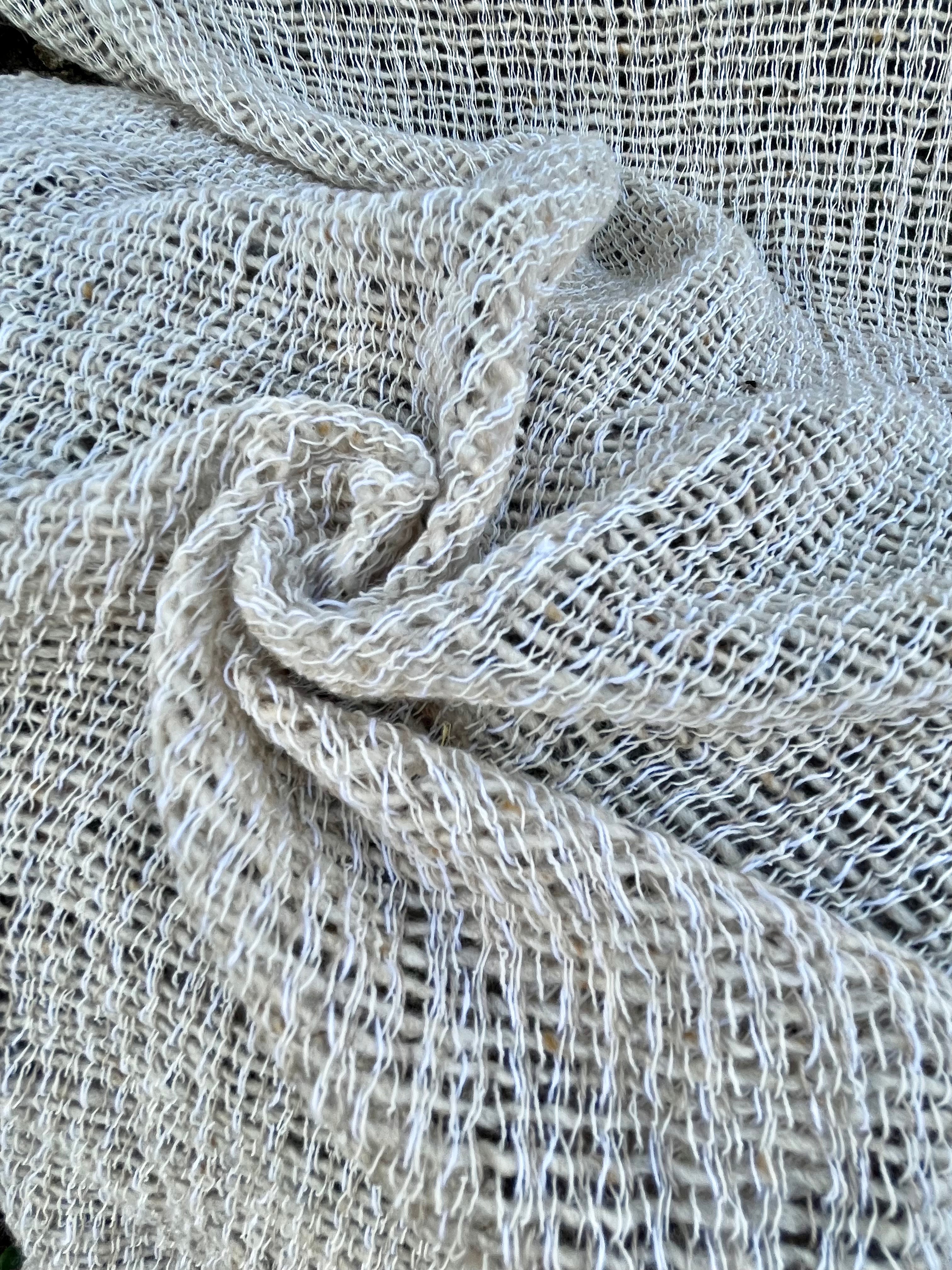 Tissu en lin écru blanc ivoire par cour, tissu en coton biologique, tissus naturels semi-transparents texturés à la main.