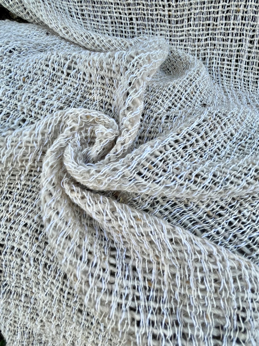 Tissu en lin écru blanc ivoire par cour, tissu en coton biologique, tissus naturels semi-transparents texturés à la main.