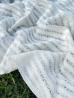 Tissu en lin écru blanc ivoire par cour, tissu en coton biologique, tissus naturels semi-transparents texturés à la main.