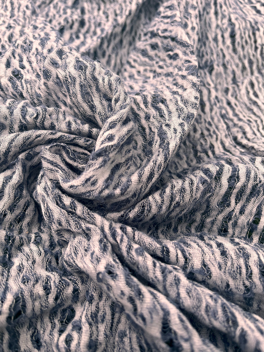 Tissu en lin gris bleuté par cour, tissu en coton biologique, tissus naturels semi-transparents texturés à la main.