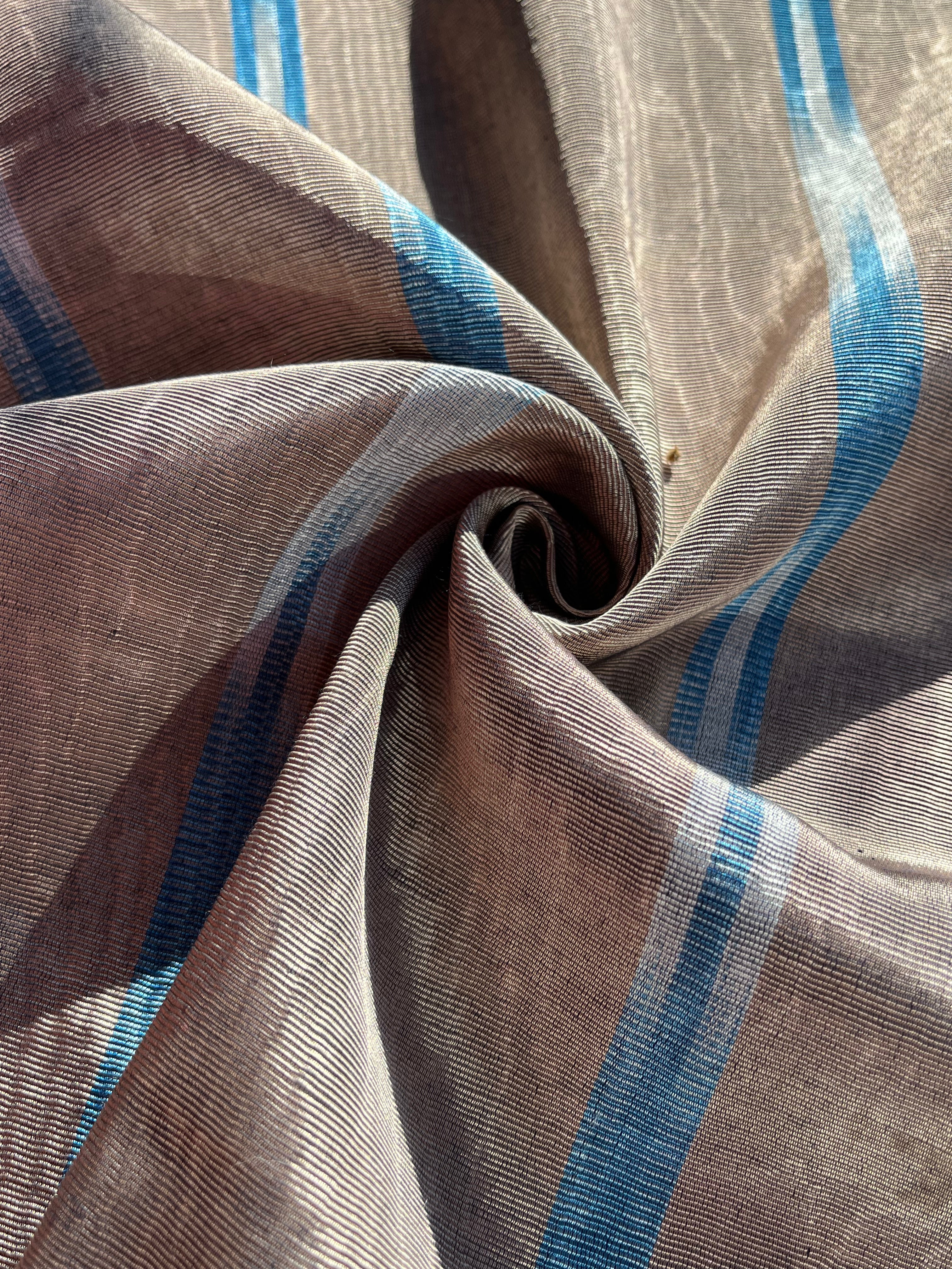 Rembourrage luxueux en soie à rayures vertes Ikat pour tête de lit ottoman, tissus d'intérieur pour textiles de maison : housses d'oreiller, motifs inspirés du kimono, motifs en filigrane.