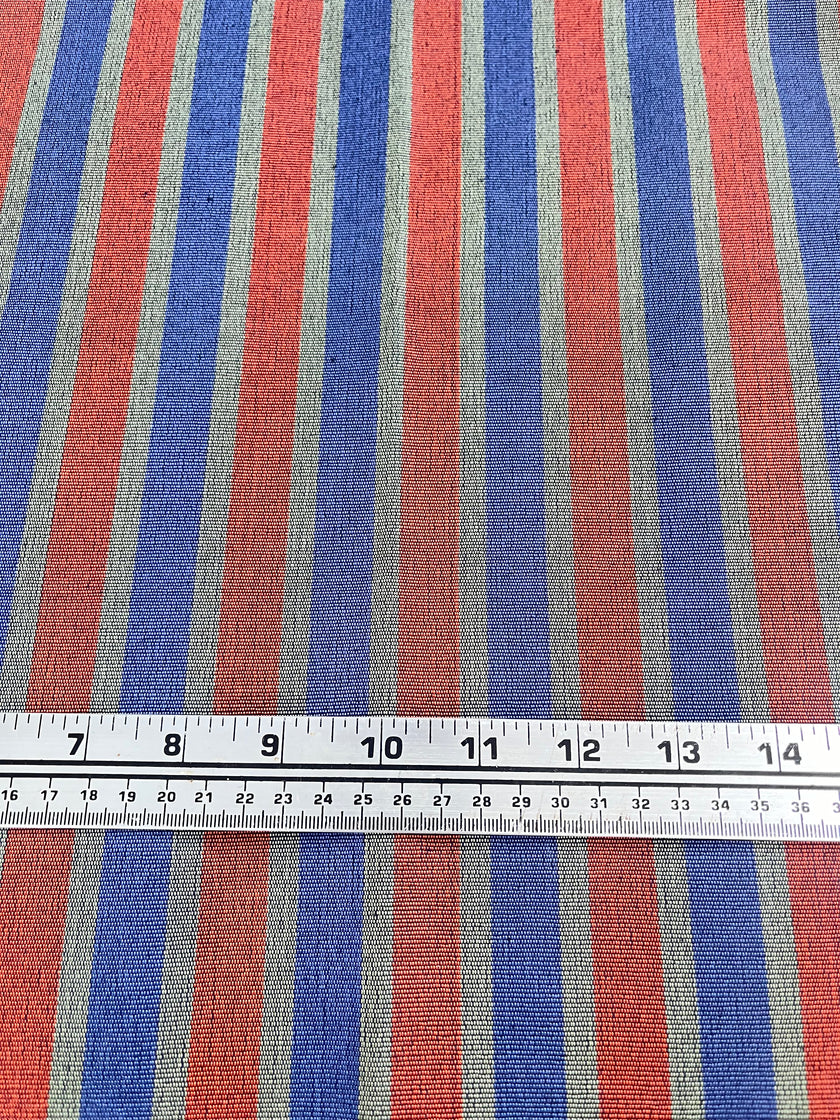 Rembourrage luxueux en soie rayé bleu bordeaux pour tête de lit ottoman, tissus d'intérieur pour textiles de maison : housses d'oreiller, motifs inspirés du kimono, motifs en filigrane.