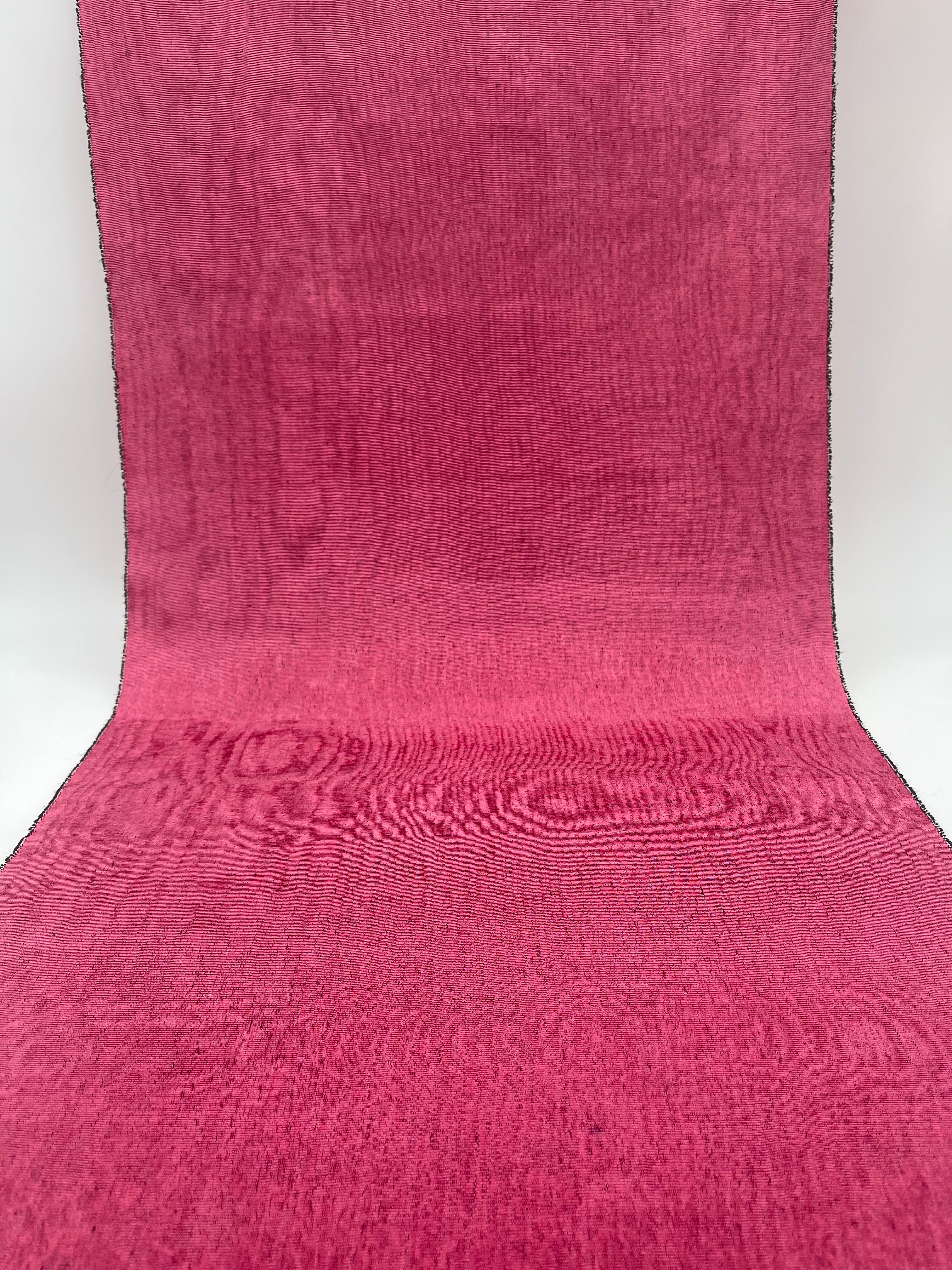 Rembourrage luxueux en soie rose pour tête de lit ottoman, tissus d'intérieur pour textiles de maison : housses d'oreiller, motifs inspirés du kimono, motifs en filigrane.