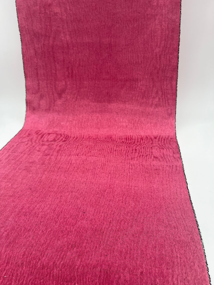 Rembourrage luxueux en soie rose pour tête de lit ottoman, tissus d'intérieur pour textiles de maison : housses d'oreiller, motifs inspirés du kimono, motifs en filigrane.