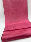 Rembourrage luxueux en soie rose pour tête de lit ottoman, tissus d'intérieur pour textiles de maison : housses d'oreiller, motifs inspirés du kimono, motifs en filigrane.