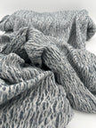 Tissu en lin gris bleuté par cour, tissu en coton biologique, tissus naturels semi-transparents texturés à la main.