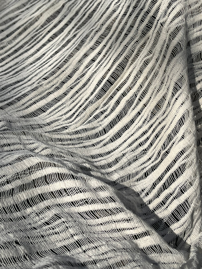 Tissu froissé en coton turc texturé neutre : qualité unique pour les robes d'été kimono, les tenues de nouveau-né | Options de gaze, transparentes et extensibles